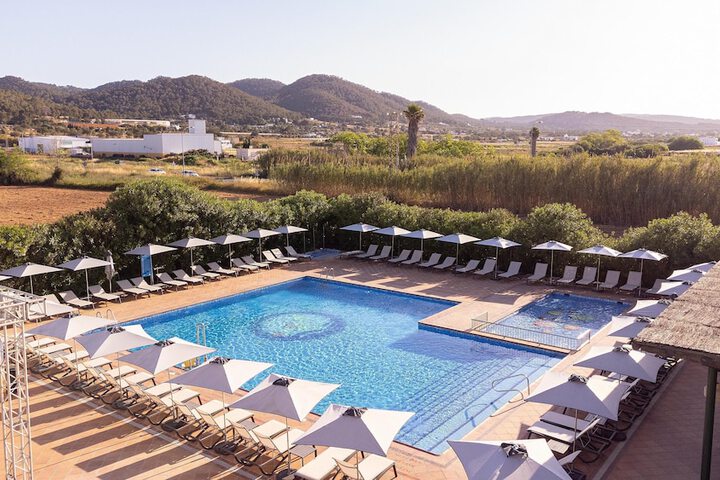 Hotel with Pool
