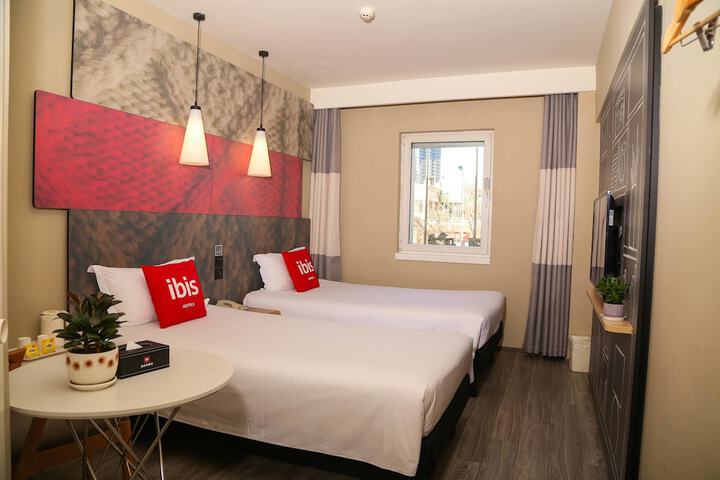 Room 6 of 38