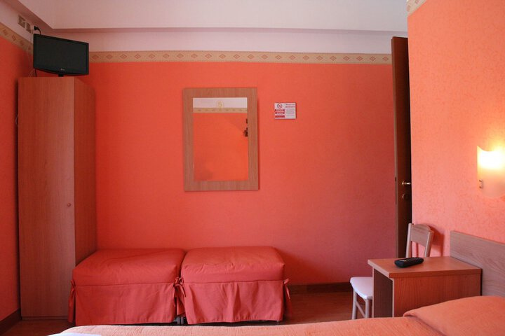Room 10 of 51