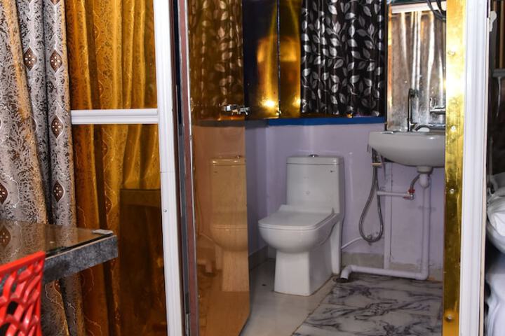 Room 6 of 17