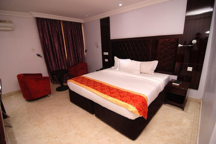 Room 21 of 99