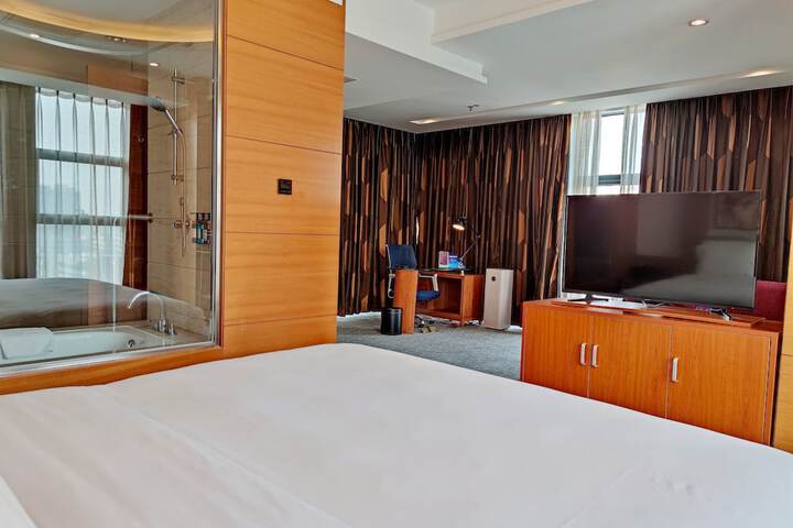 Room 9 of 42