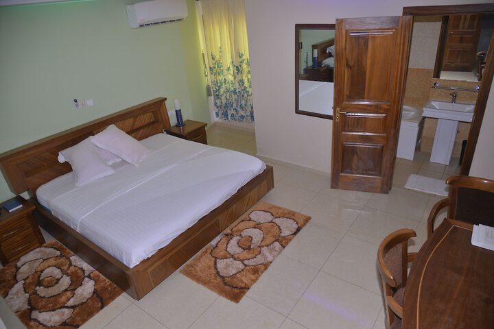 Room 6 of 31