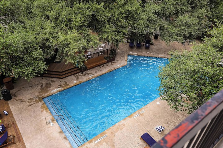 Pool 130 of 137