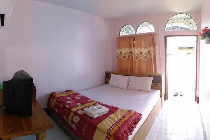 Room 4 of 8
