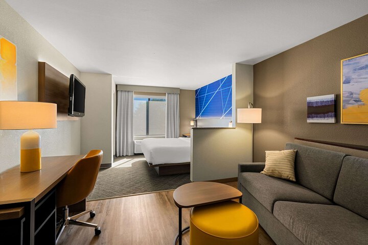 1 King Bed Suite Accessible (5 of 14)