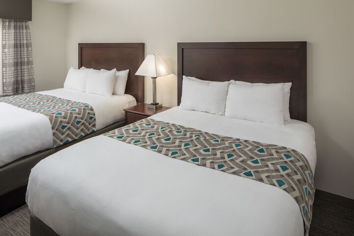 2 Queen Beds (4 of 12)