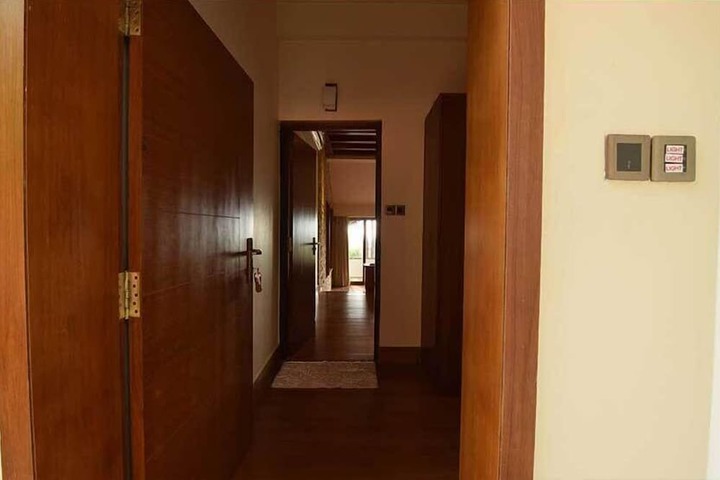 Room 12 of 36