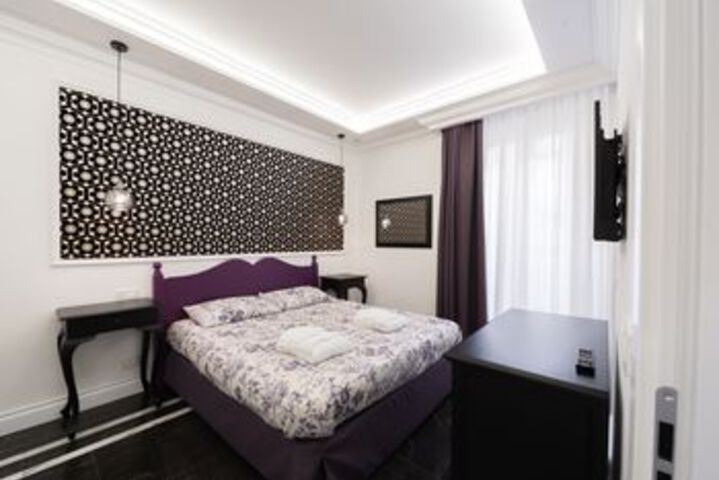 Room 10 of 22