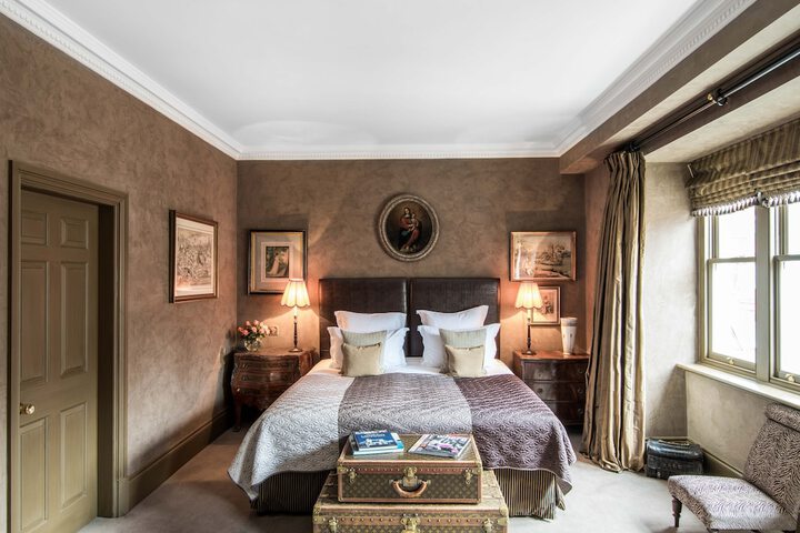Room 33 of 68