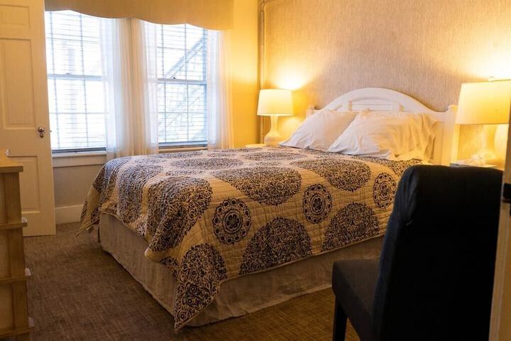 Double Classic Queen Bed (4 of 5)