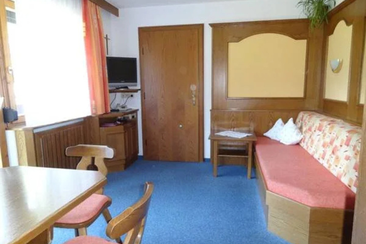 Room 5 of 17