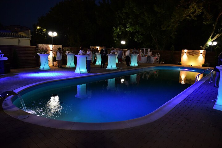 Hotel Pool