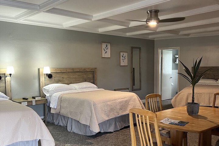 Room 32 of 82