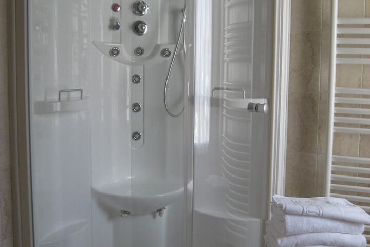 Room 10 of 27