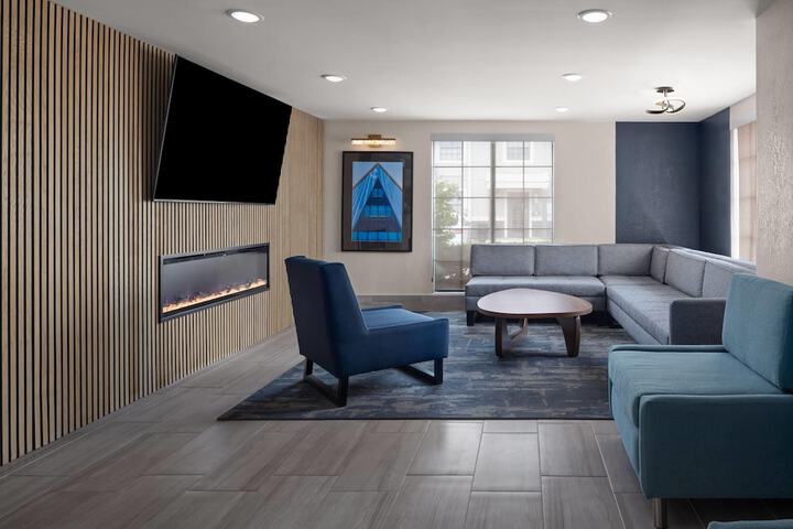 Entrance & Lobby