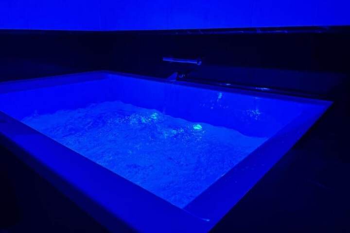 Jetted tub