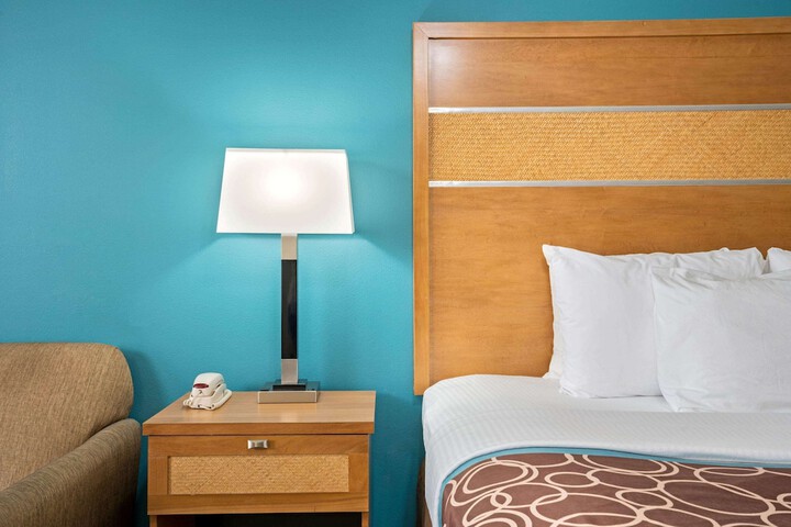 Room 14 of 40
