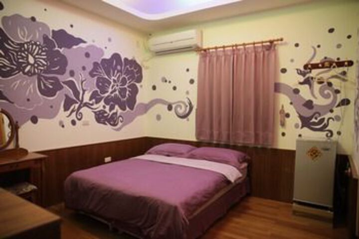 Room 11 of 19