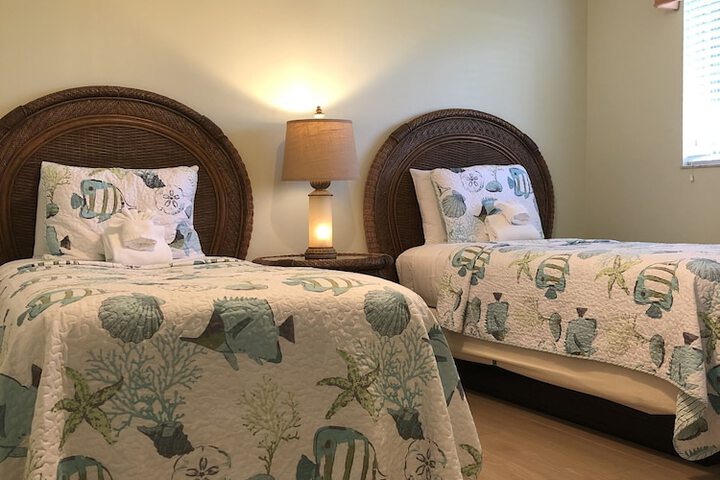 Room 12 of 115