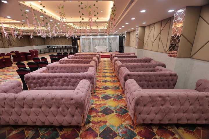 Ballroom/Hall 12 of 12