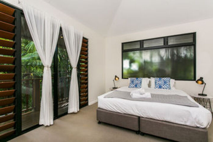 Room 10 of 26