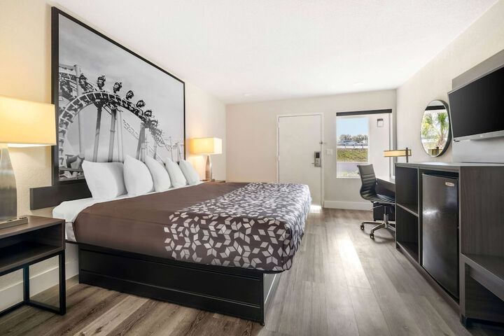 1 King Bed Accessible (9 of 9)