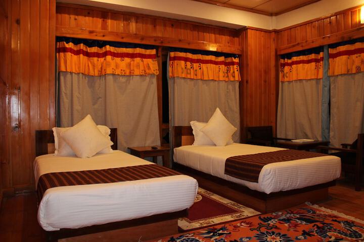Room 8 of 27