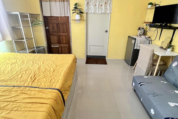 Room 6 of 100