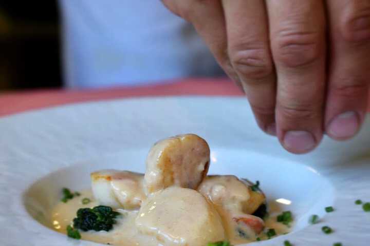Dining 26 of 33