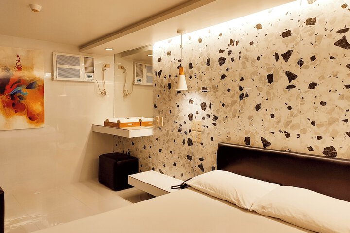 Room 5 of 15