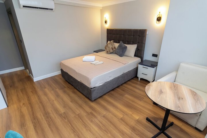 Room 9 of 42
