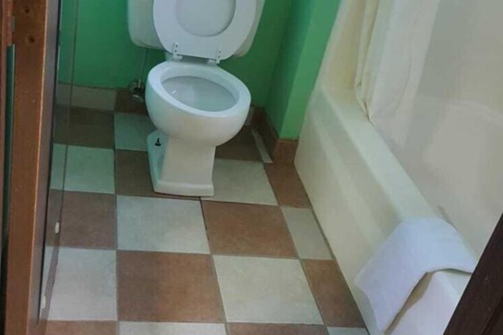 Room 16 of 35