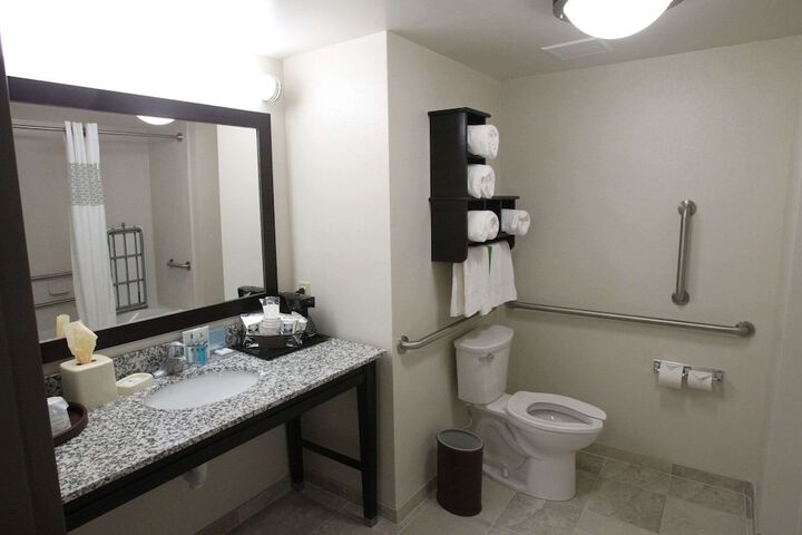 Room 35 of 71