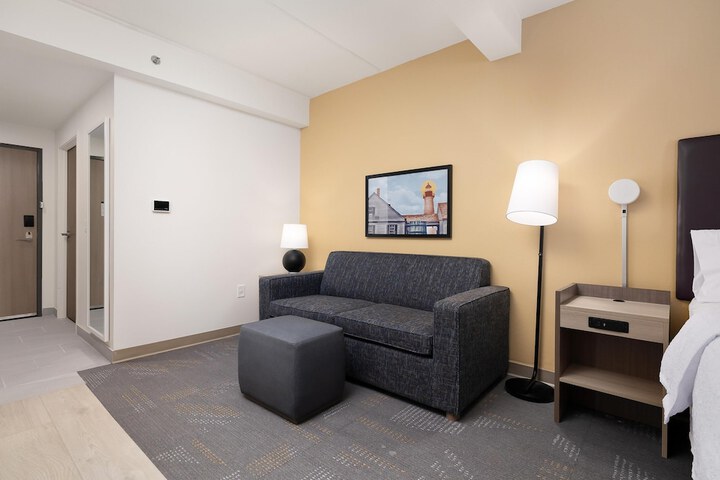 Room 35 of 104