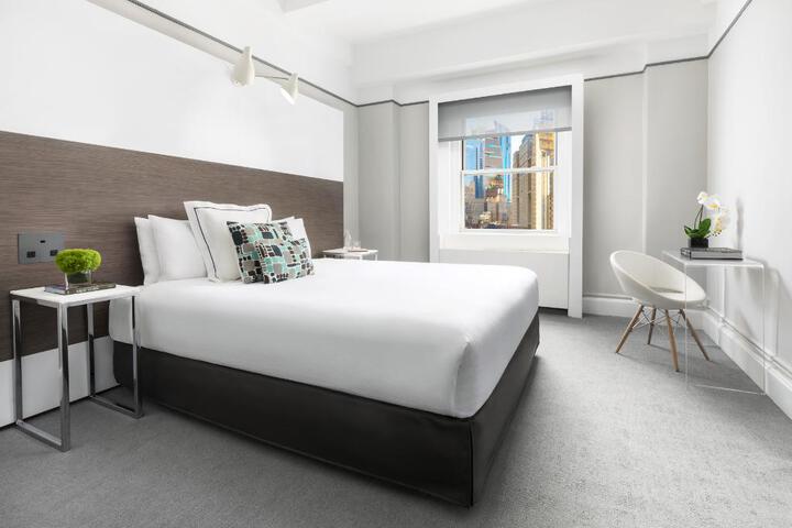 Standard Room, King or Two Doubles (2 of 14)
