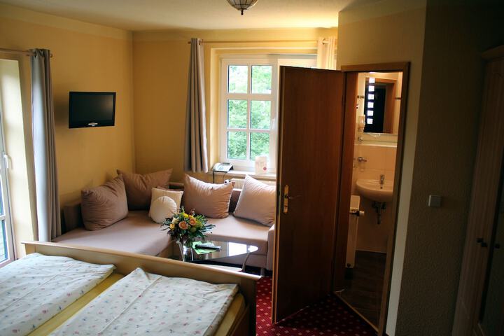 Room 13 of 61
