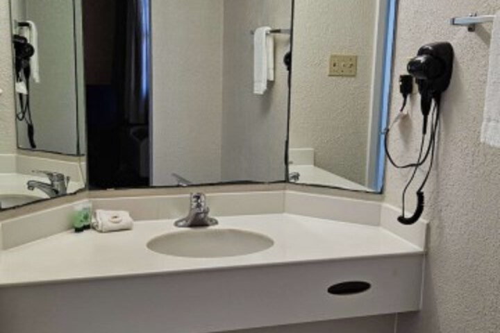 Room 10 of 19