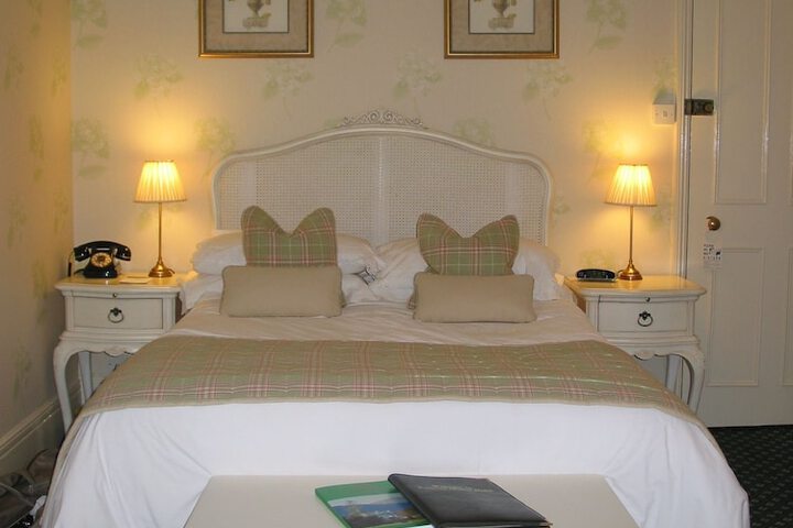 Room 7 of 17