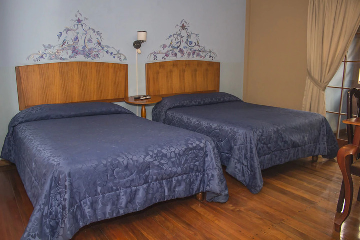Room 7 of 8