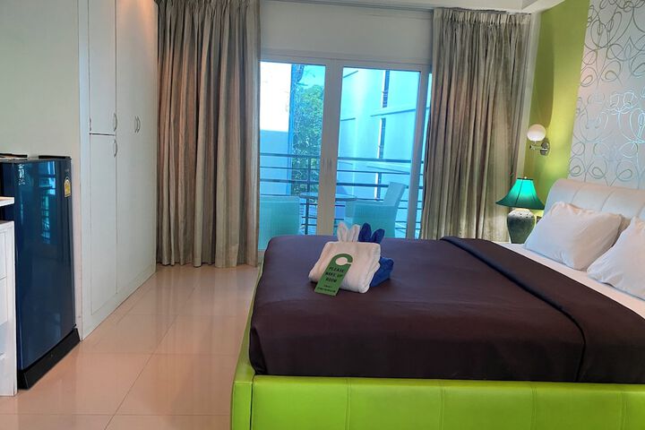 Room 11 of 77