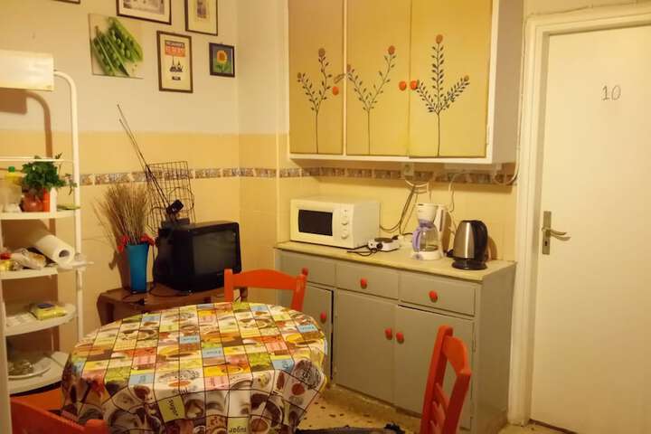Room 13 of 21