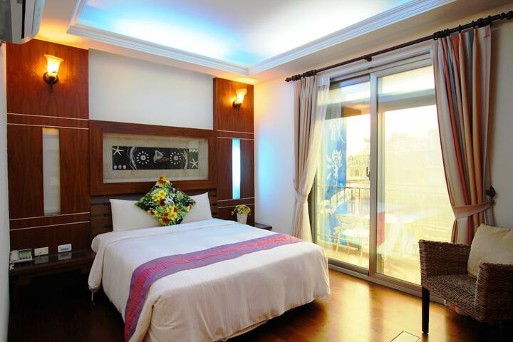 Room 17 of 33
