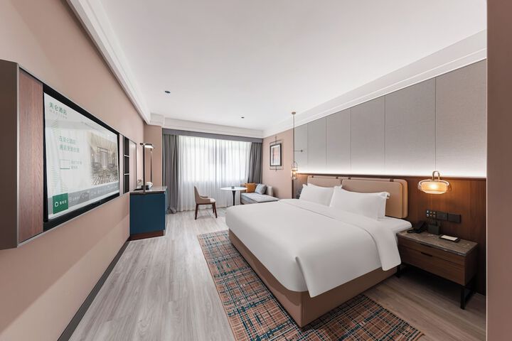 Room 3 of 25
