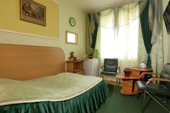 Room 4 of 13