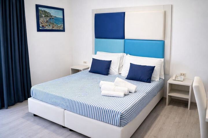 Room 7 of 19