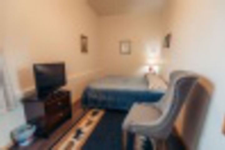 Room 100 of 180