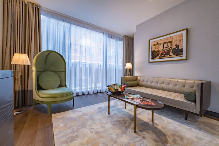 Room 35 of 121