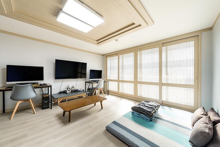 Room 28 of 60