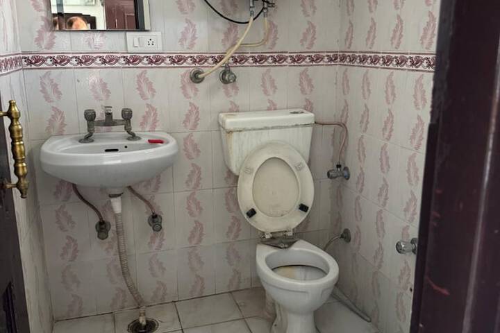 Room 11 of 11